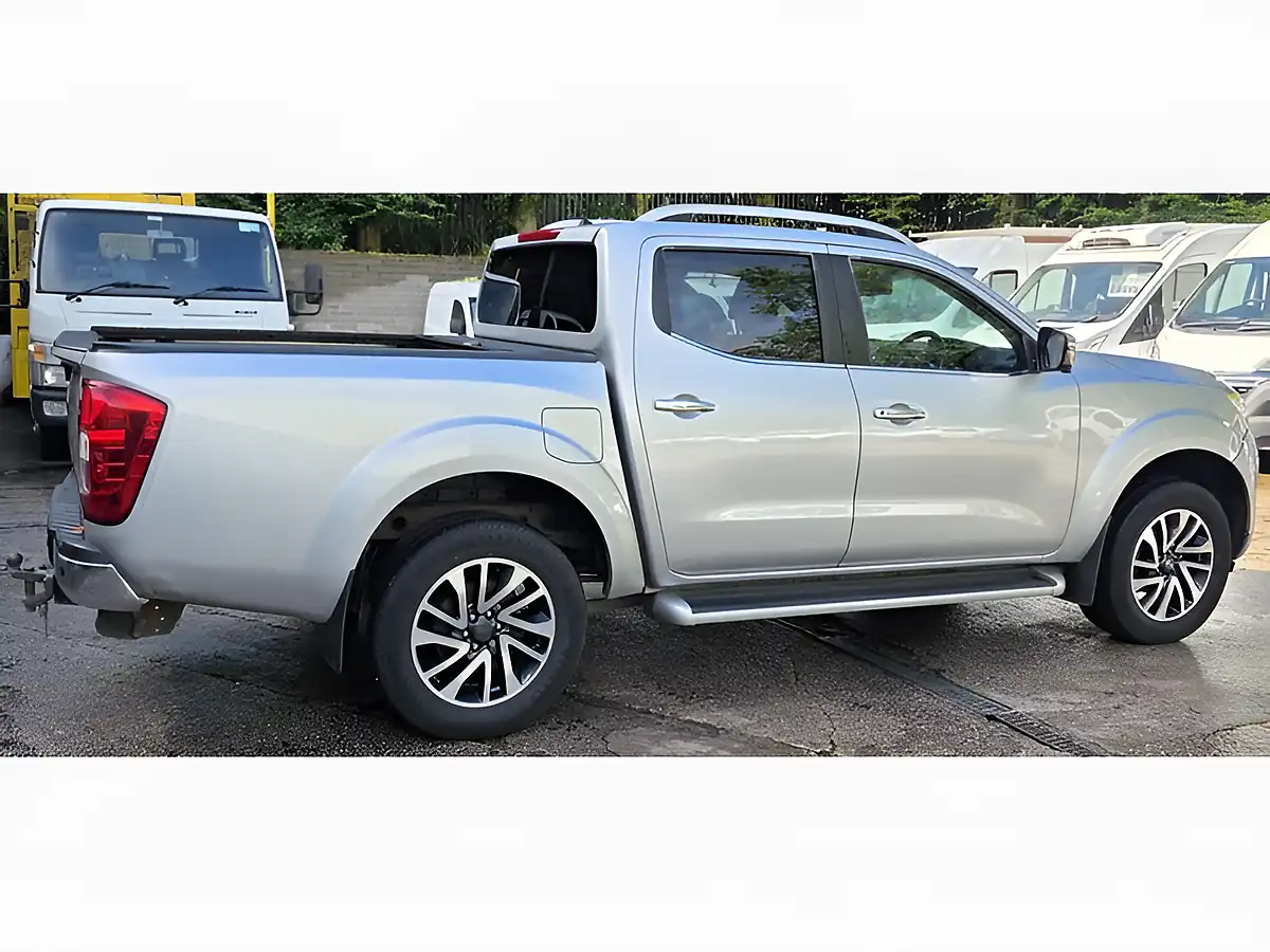 Used 2017 Nissan Navara Tekna Silver - Interior and Exterior details 7