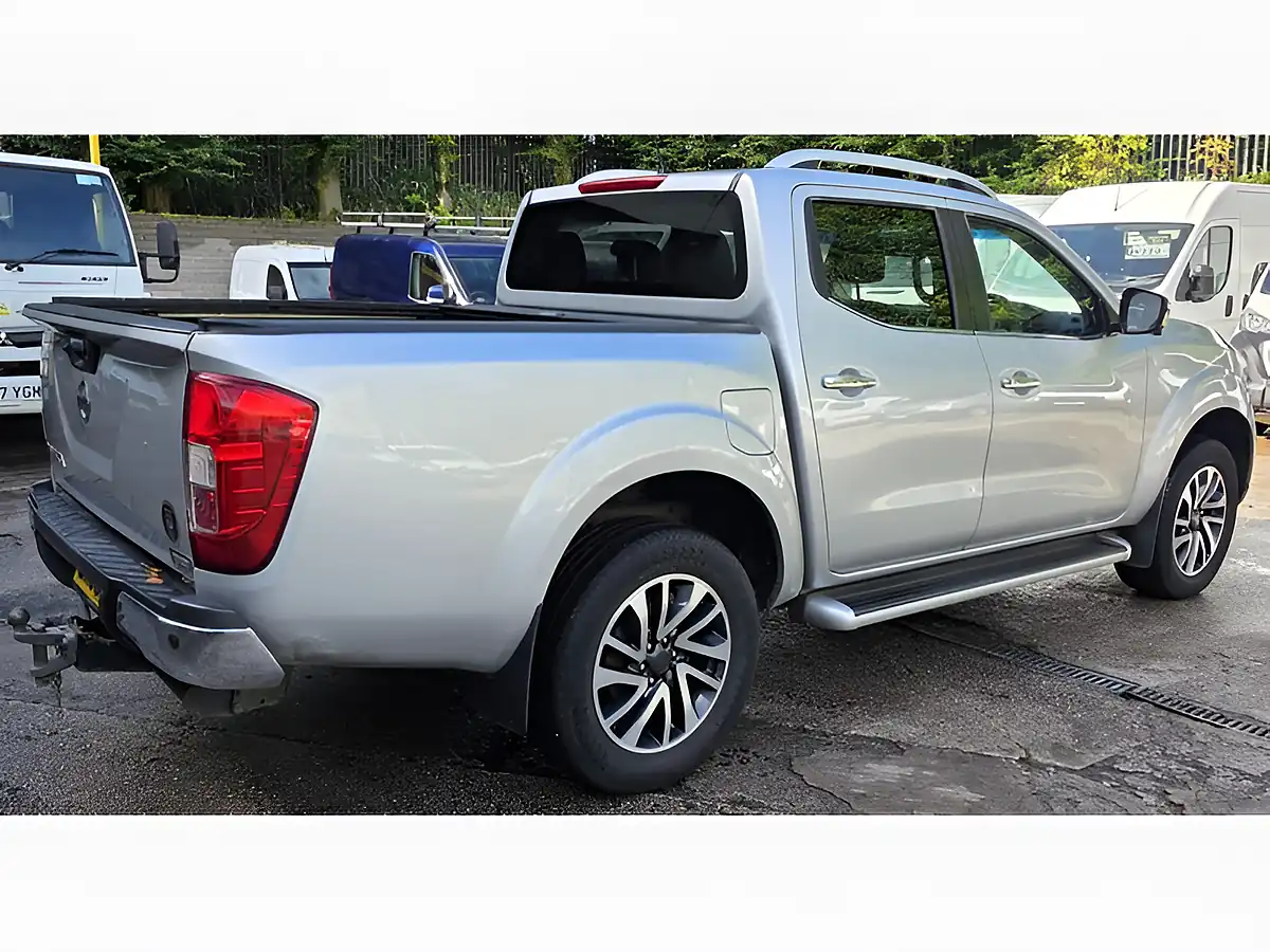 Used 2017 Nissan Navara Tekna Silver - Interior and Exterior details 9