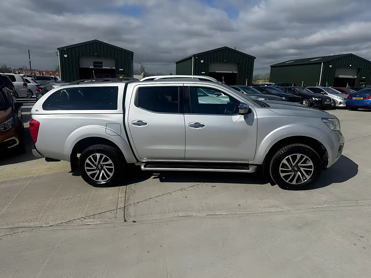 Used 2017 Nissan Navara Tekna Silver - Interior and Exterior details 11