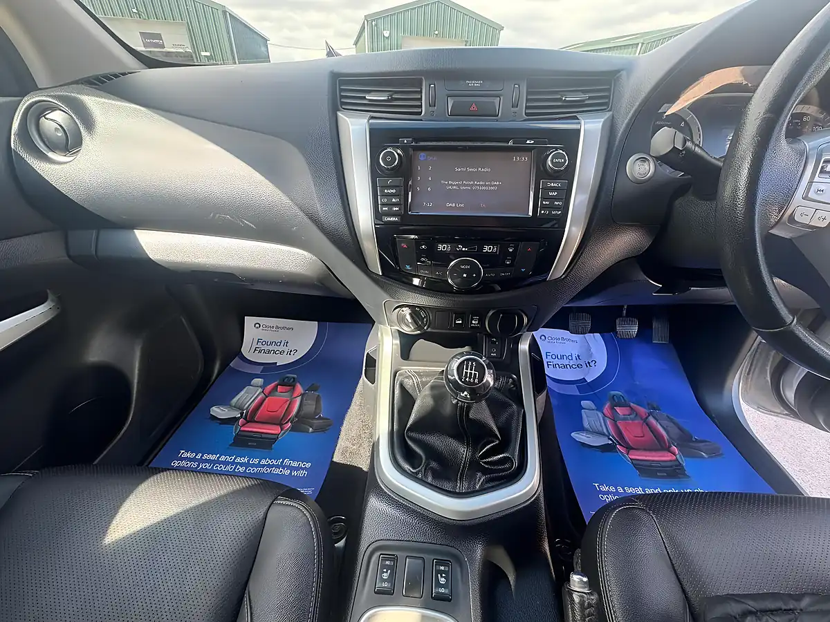 Used 2017 Nissan Navara Tekna Silver - Interior and Exterior details 16