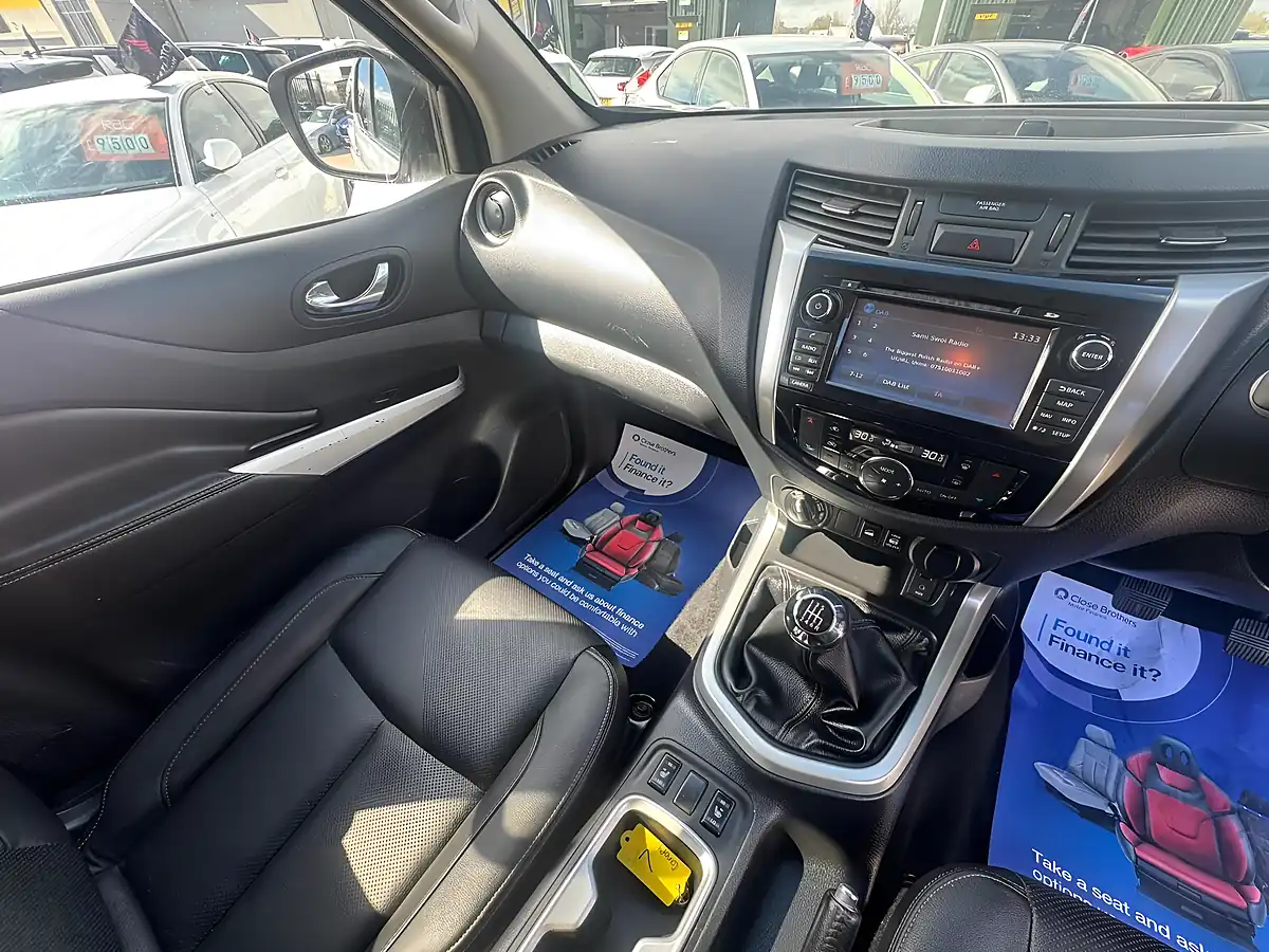 Used 2017 Nissan Navara Tekna Silver - Interior and Exterior details 17