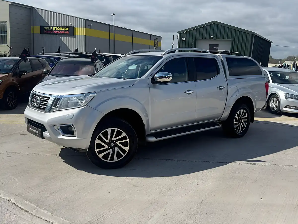 Used 2017 Nissan Navara Tekna Silver - Interior and Exterior details 3