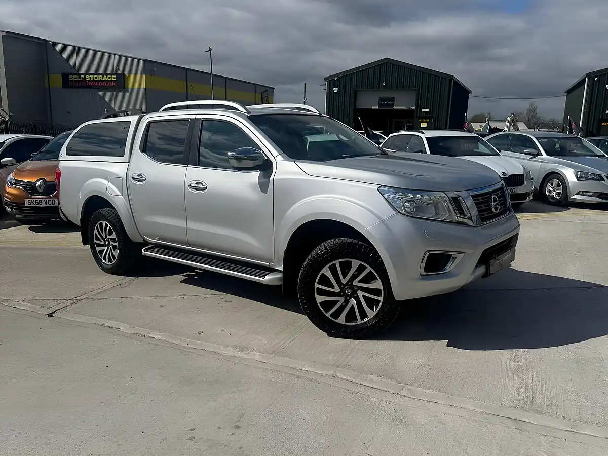 Used 2017 Nissan Navara Tekna Silver - Interior and Exterior details 5