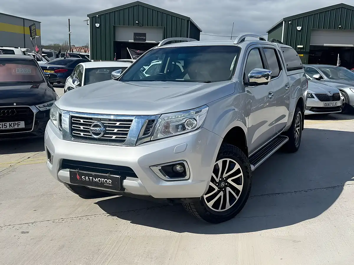 Used 2017 Nissan Navara Tekna Silver - Interior and Exterior details 6