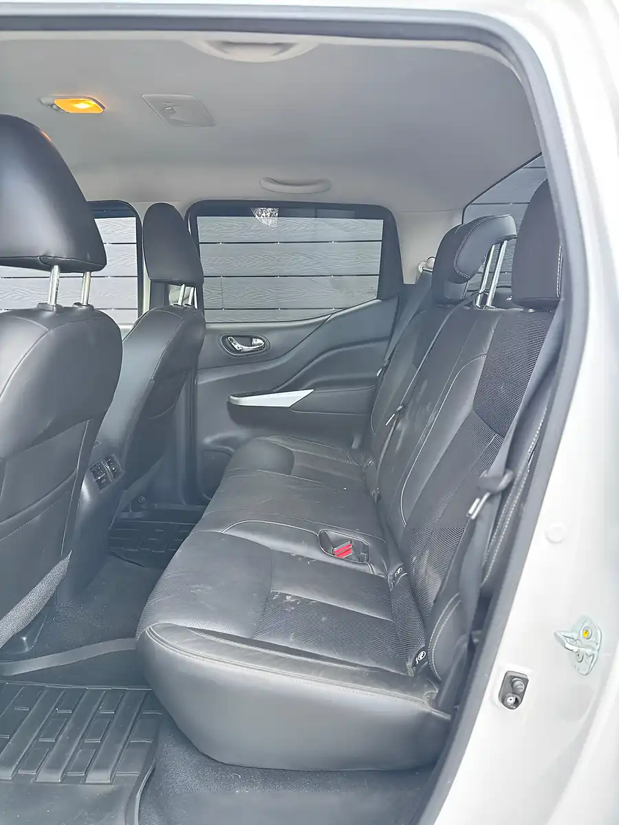 Used 2017 Nissan Navara Tekna White - Interior and Exterior details 11