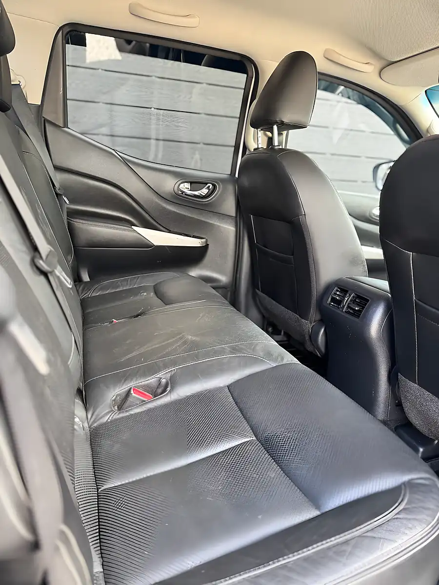 Used 2017 Nissan Navara Tekna White - Interior and Exterior details 12