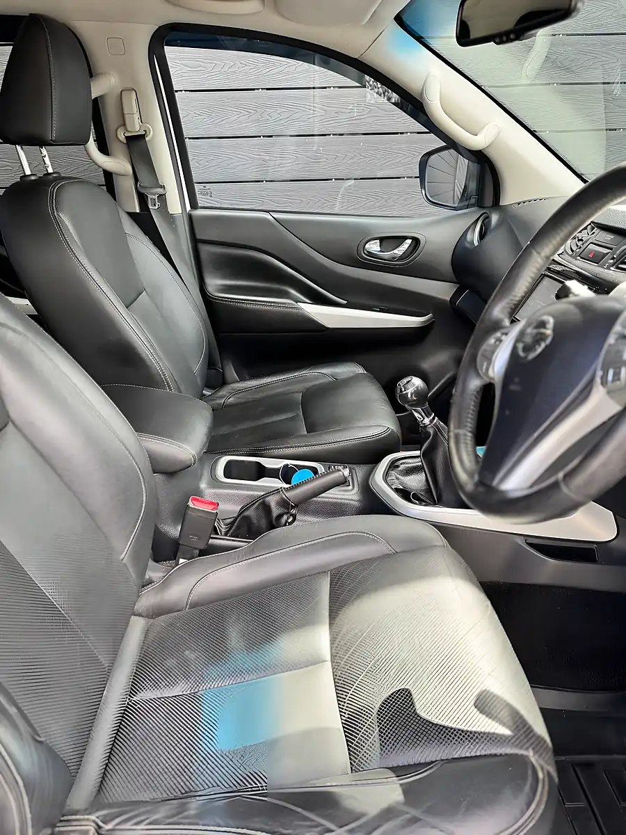 Used 2017 Nissan Navara Tekna White - Interior and Exterior details 13