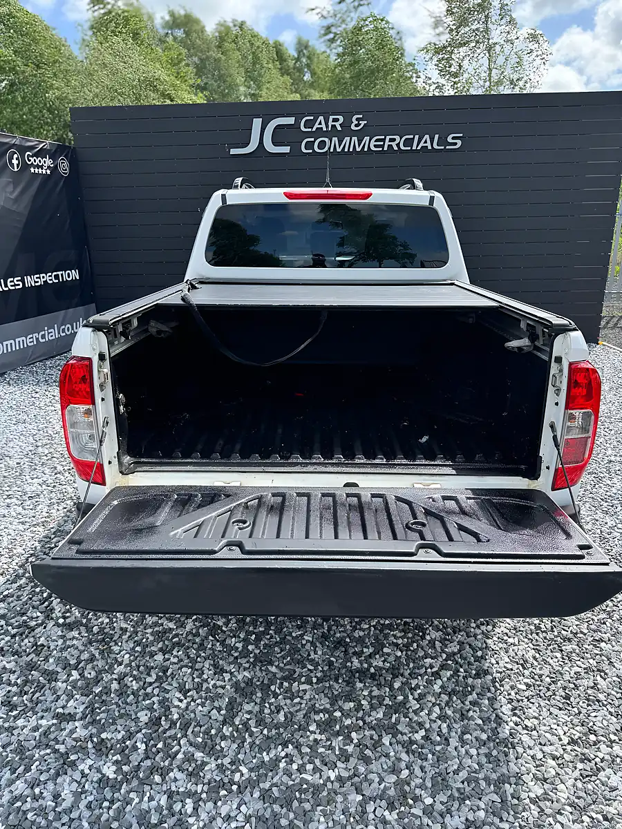 Used 2017 Nissan Navara Tekna White - Interior and Exterior details 20