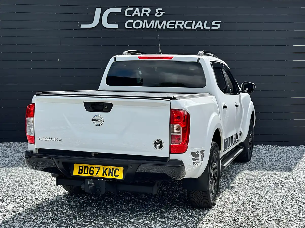 Used 2017 Nissan Navara Tekna White - Interior and Exterior details 3
