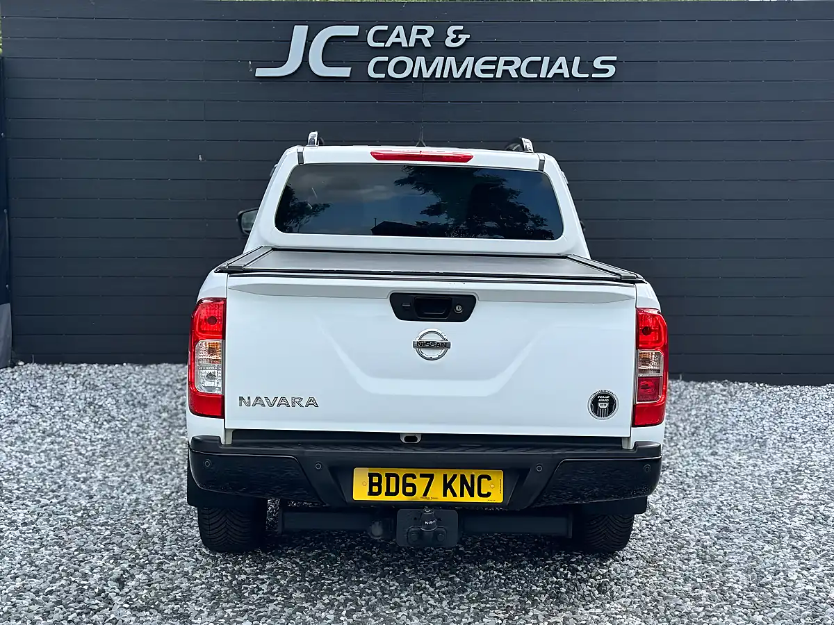 Used 2017 Nissan Navara Tekna White - Interior and Exterior details 4