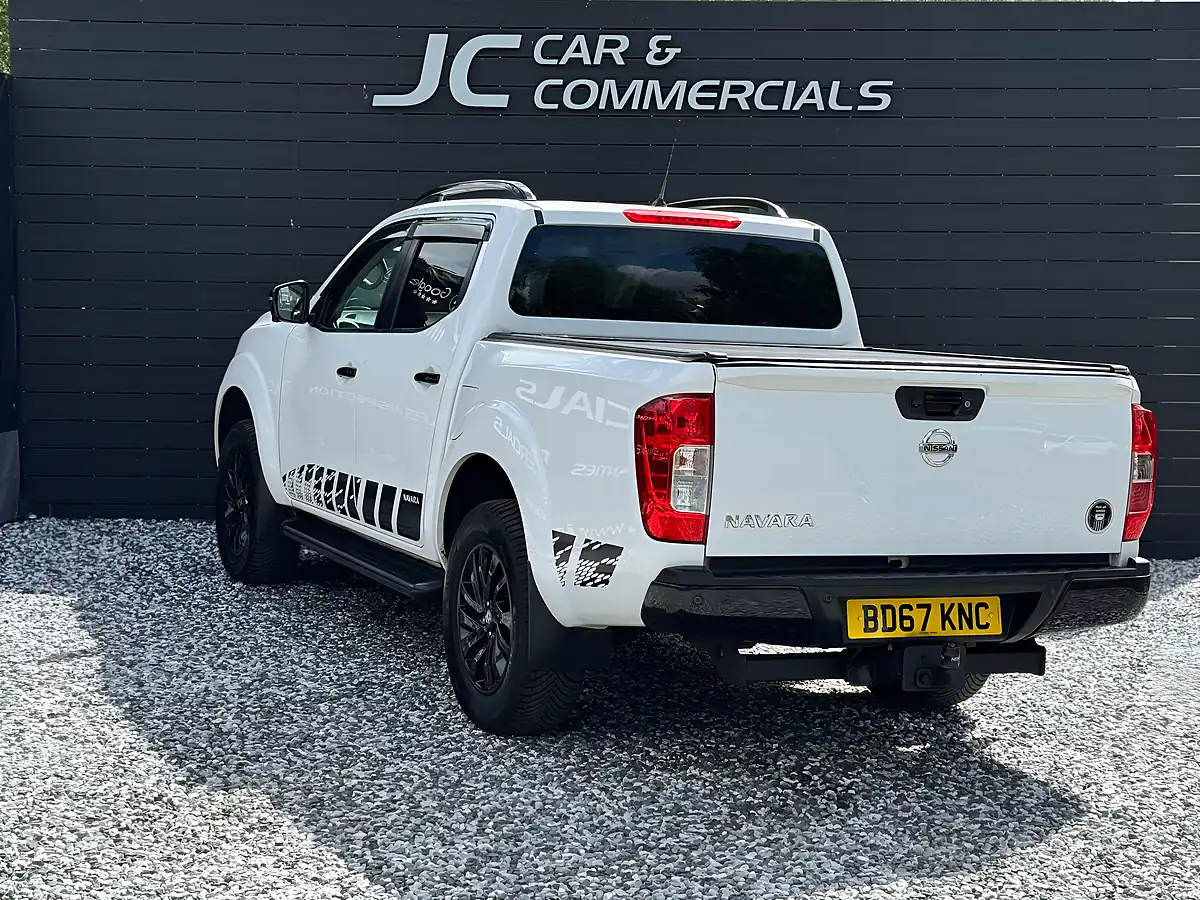 Used 2017 Nissan Navara Tekna White - Interior and Exterior details 5