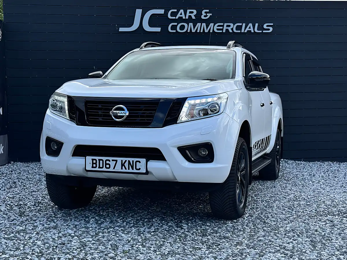 Used 2017 Nissan Navara Tekna White - Interior and Exterior details 7