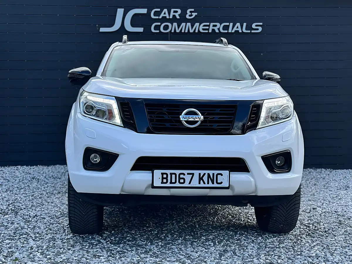 Used 2017 Nissan Navara Tekna White - Interior and Exterior details 8