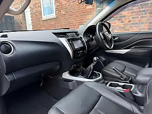Used 2017 Nissan Navara Tekna White - Interior and Exterior details 11