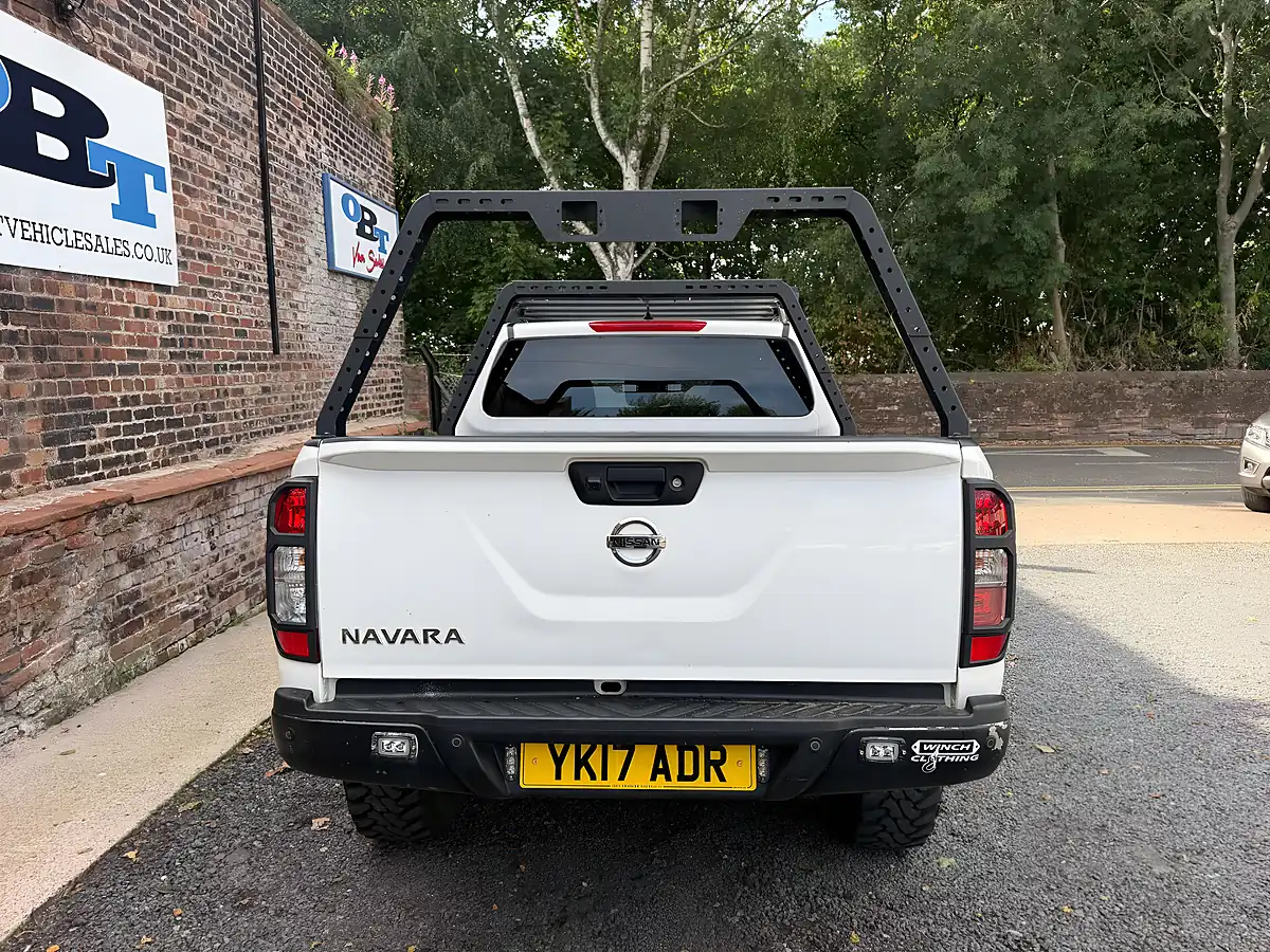 Used 2017 Nissan Navara Tekna White - Interior and Exterior details 20