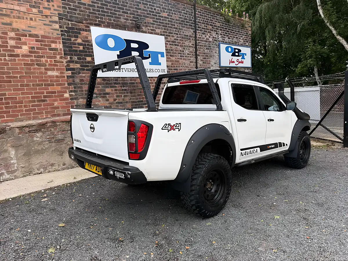 Used 2017 Nissan Navara Tekna White - Interior and Exterior details 3