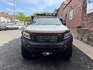 Used 2017 Nissan Navara Tekna White - Interior and Exterior details 7