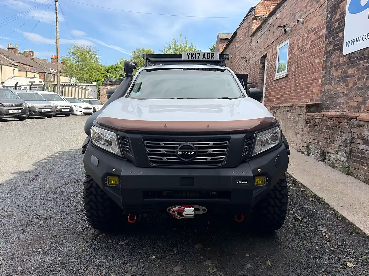 Used 2017 Nissan Navara Tekna White - Interior and Exterior details 7