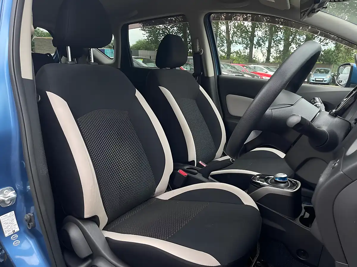 Used 2017 Nissan Note Blue - Interior and Exterior details 10