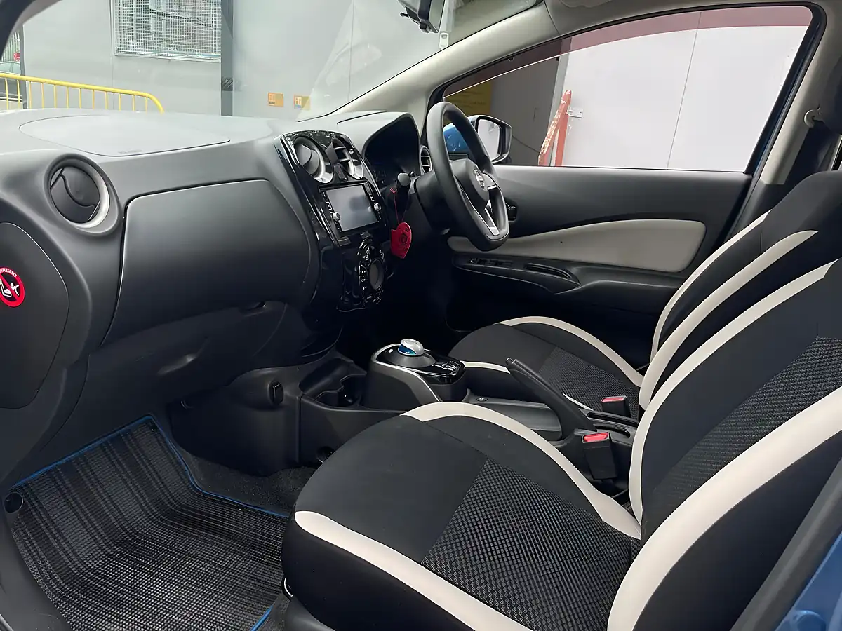 Used 2017 Nissan Note Blue - Interior and Exterior details 13
