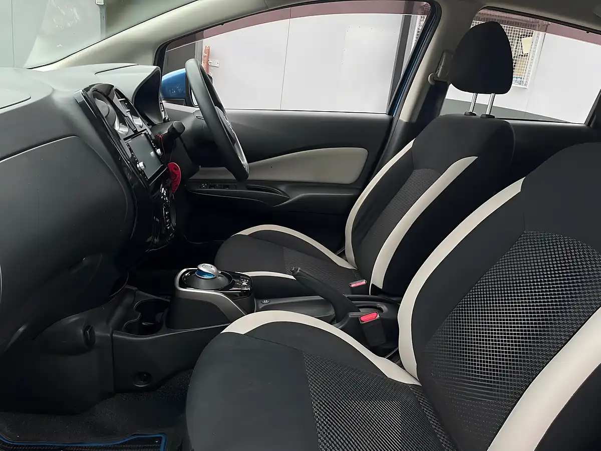Used 2017 Nissan Note Blue - Interior and Exterior details 14