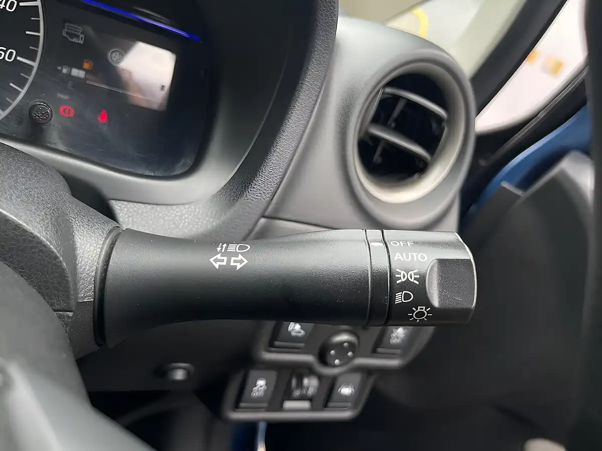 Used 2017 Nissan Note Blue - Interior and Exterior details 18