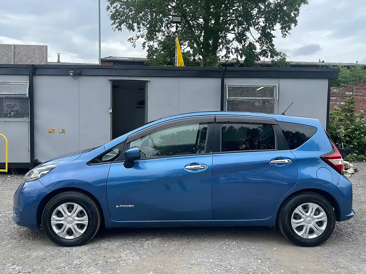 Used 2017 Nissan Note Blue - Interior and Exterior details 4