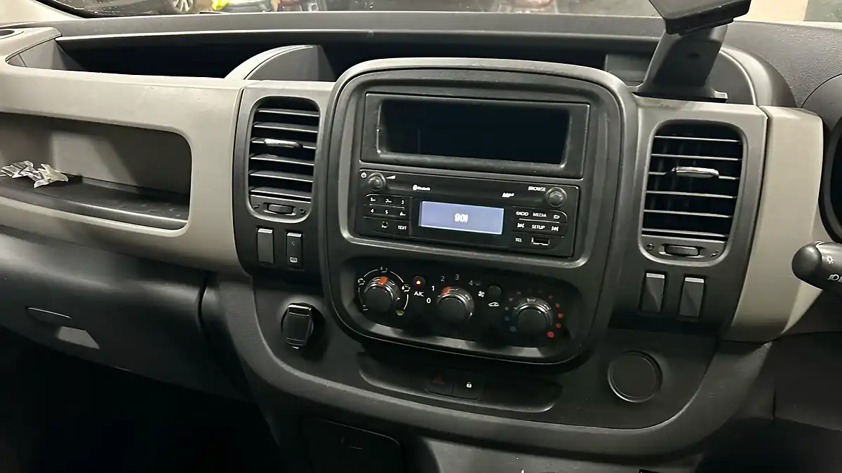 Used 2017 Nissan NV300 Acenta Blue - Interior and Exterior details 10