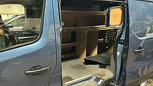 Used 2017 Nissan NV300 Acenta Blue - Interior and Exterior details 7