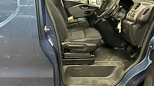 Used 2017 Nissan NV300 Acenta Blue - Interior and Exterior details 9