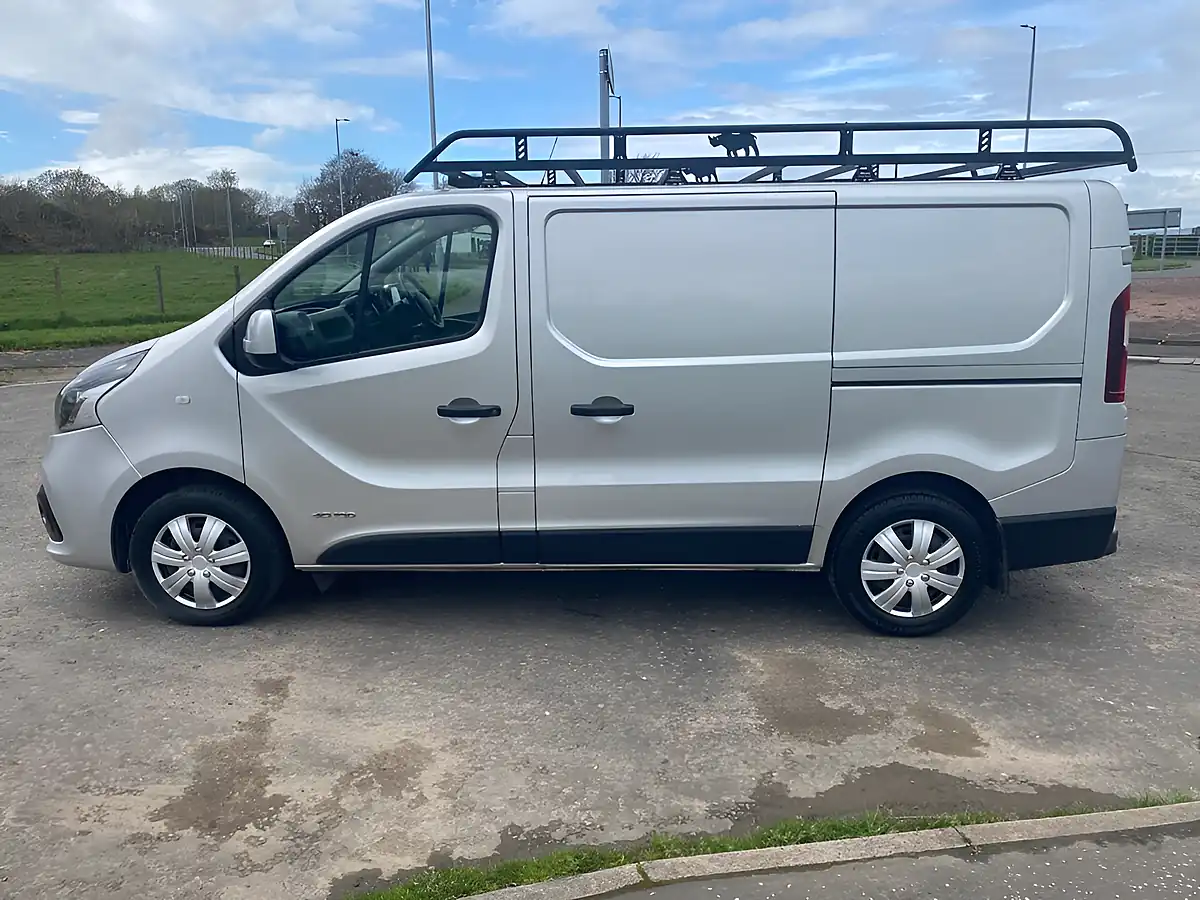 Used 2017 Nissan NV300 Acenta Grey - Interior and Exterior details 15