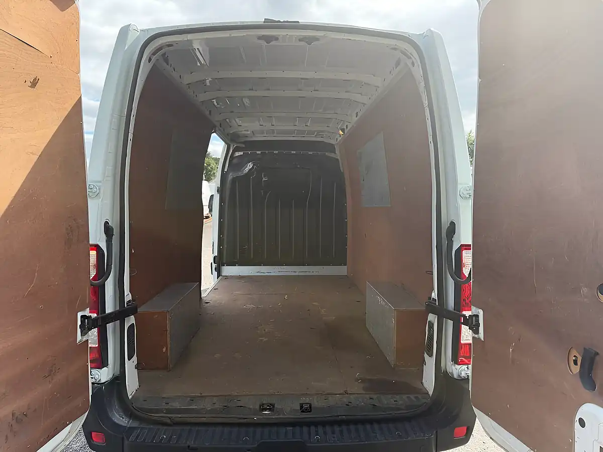 Used 2017 Nissan NV400 Se White - Interior and Exterior details 12