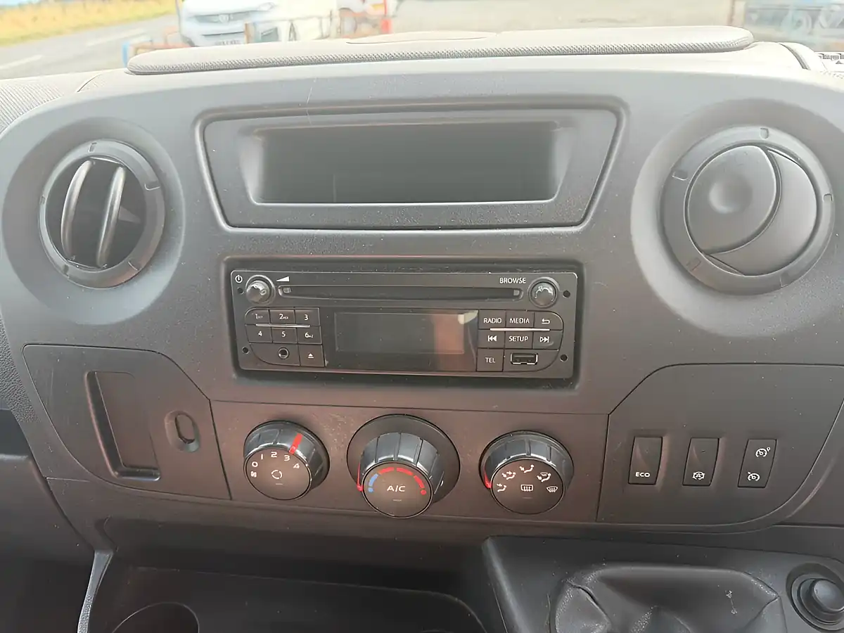 Used 2017 Nissan NV400 Se White - Interior and Exterior details 18