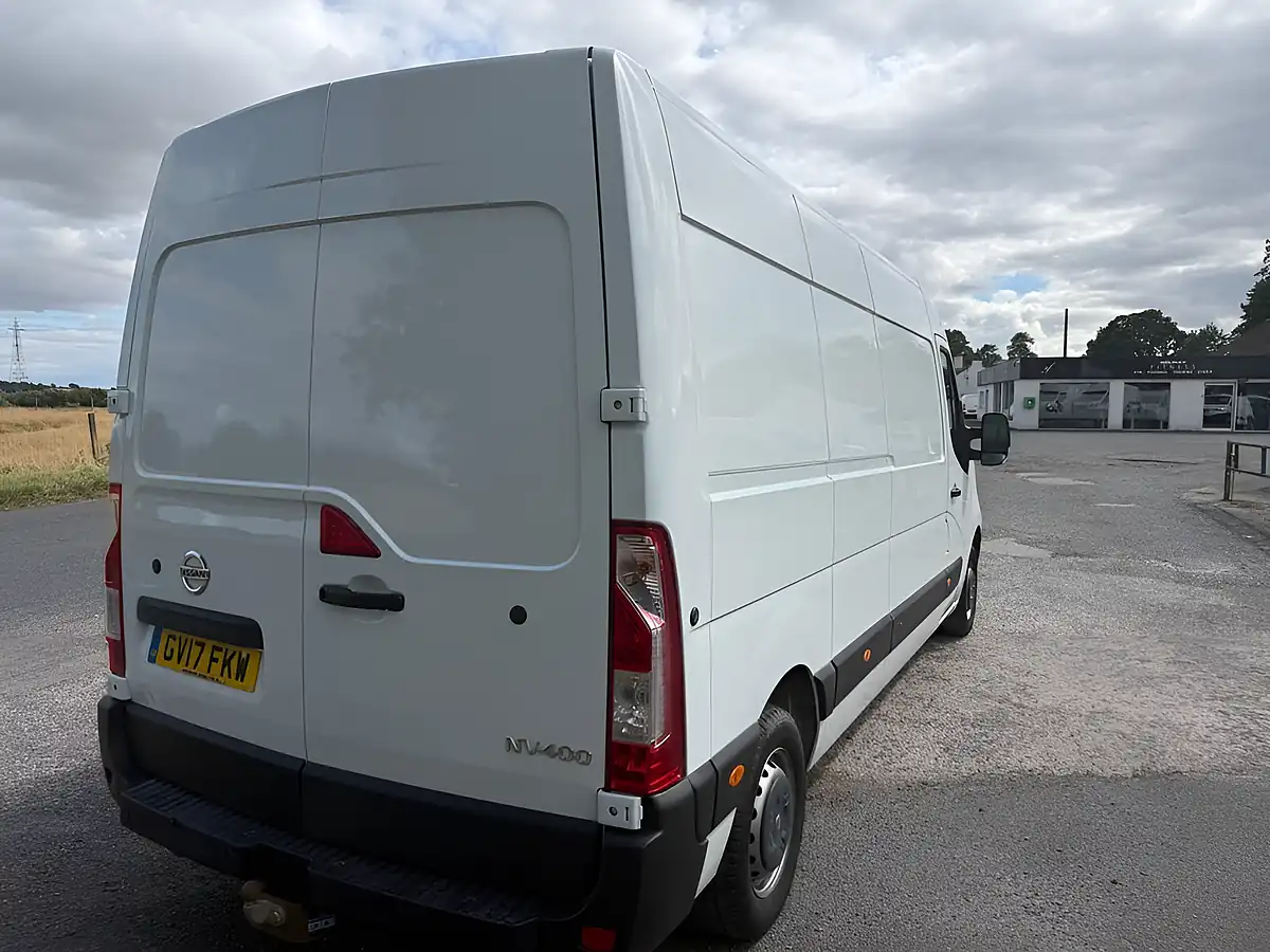 Used 2017 Nissan NV400 Se White - Interior and Exterior details 4