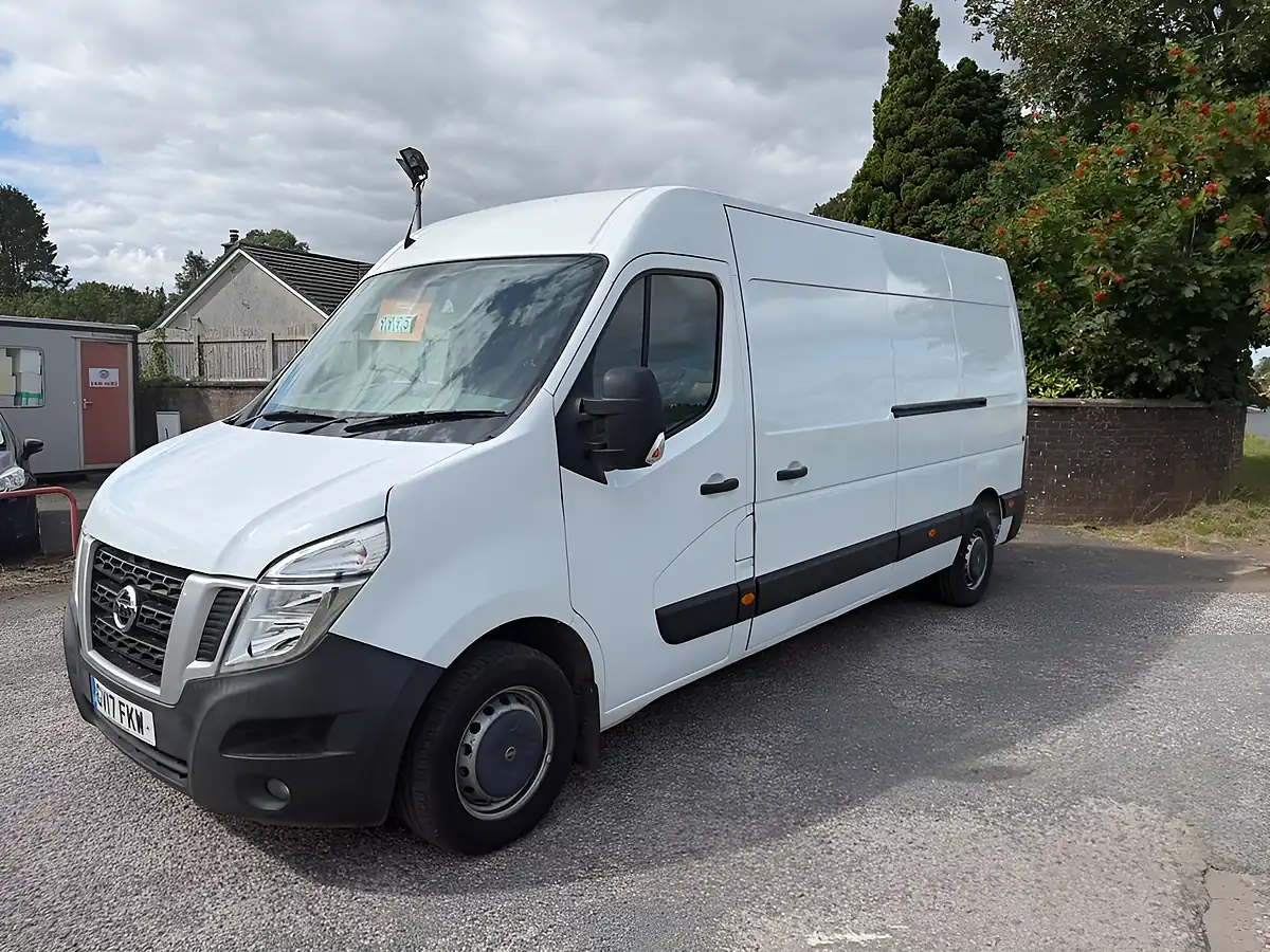 Used 2017 Nissan NV400 Se White - Interior and Exterior details 9