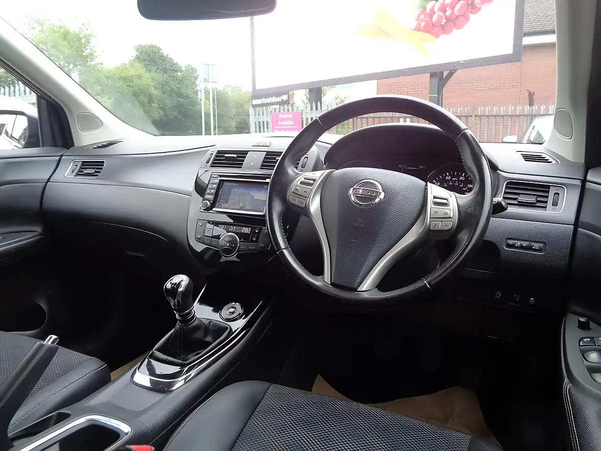 Used 2017 Nissan Pulsar N-Connecta Bronze - Interior and Exterior details 13