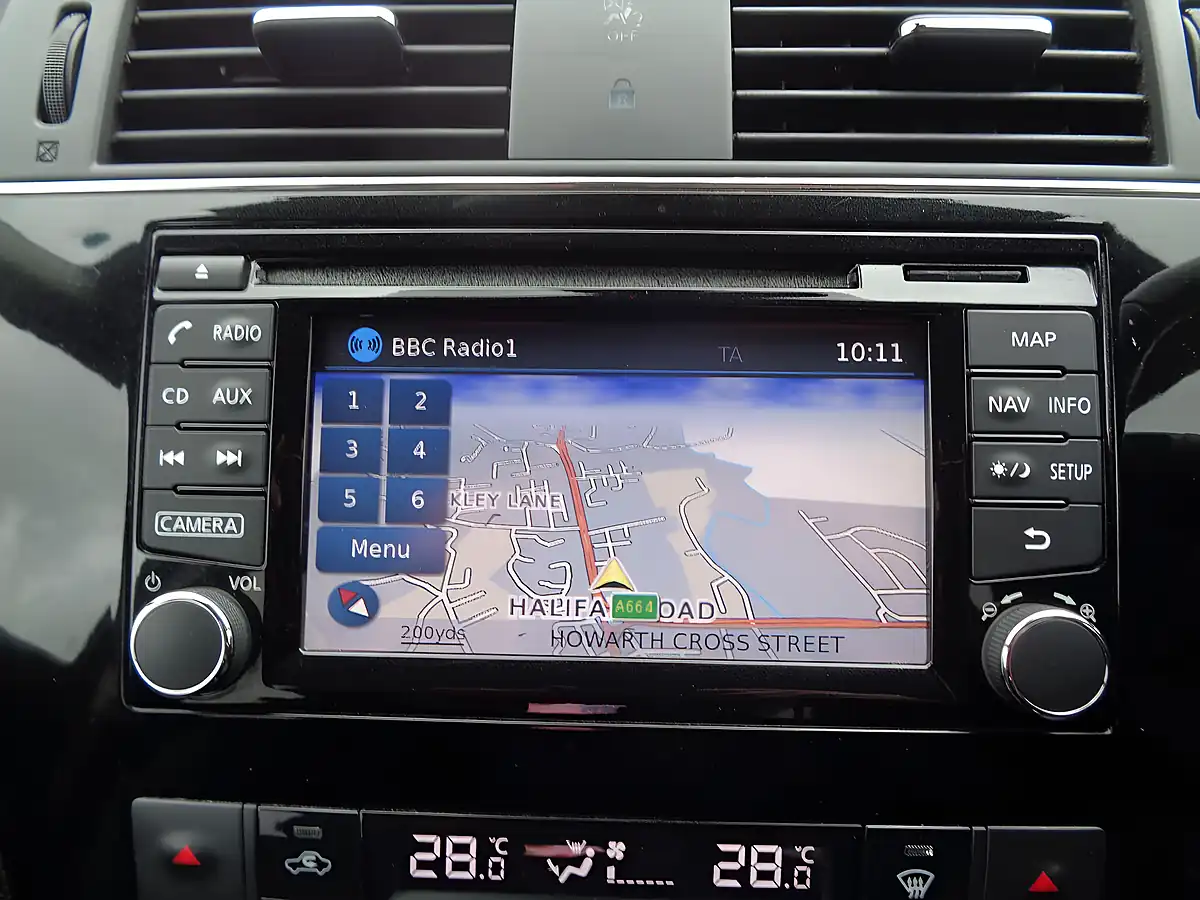 Used 2017 Nissan Pulsar N-Connecta Bronze - Interior and Exterior details 14