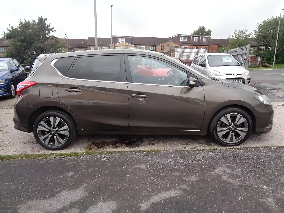 Used 2017 Nissan Pulsar N-Connecta Bronze - Interior and Exterior details 5