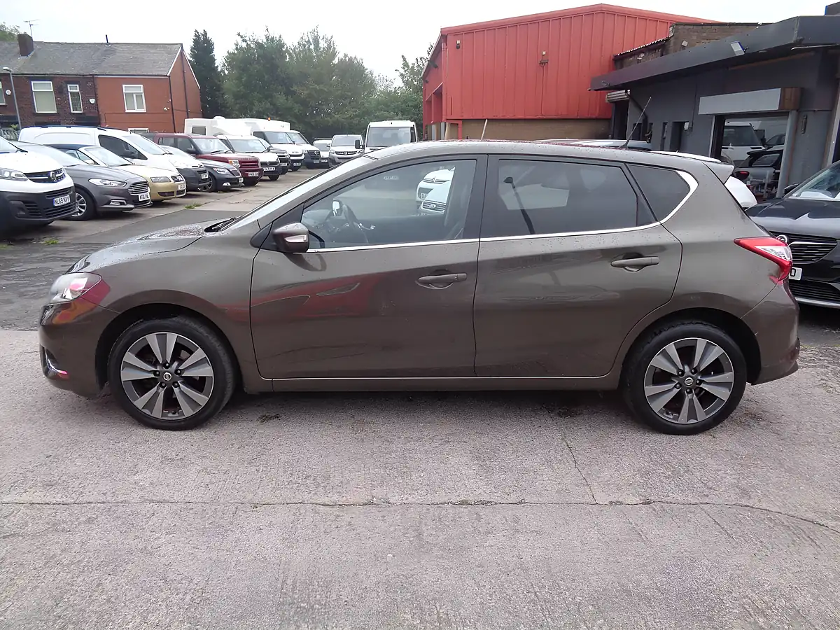 Used 2017 Nissan Pulsar N-Connecta Bronze - Interior and Exterior details 8