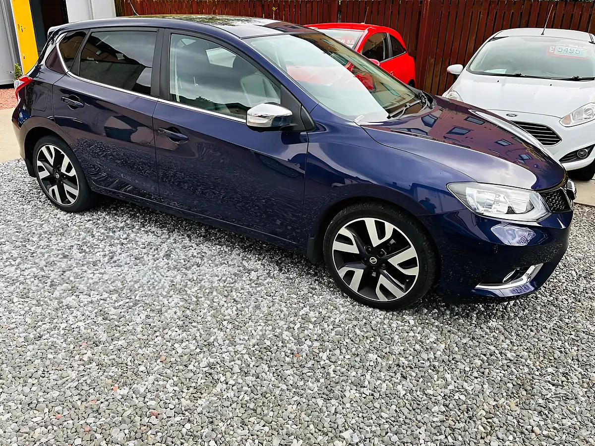 Used 2017 Nissan Pulsar Tekna Blue - Front View