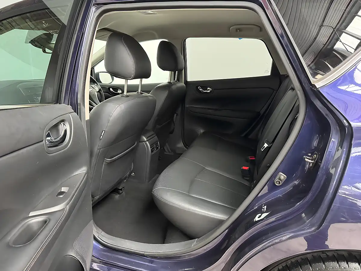 Used 2017 Nissan Pulsar Tekna Blue - Interior and Exterior details 10