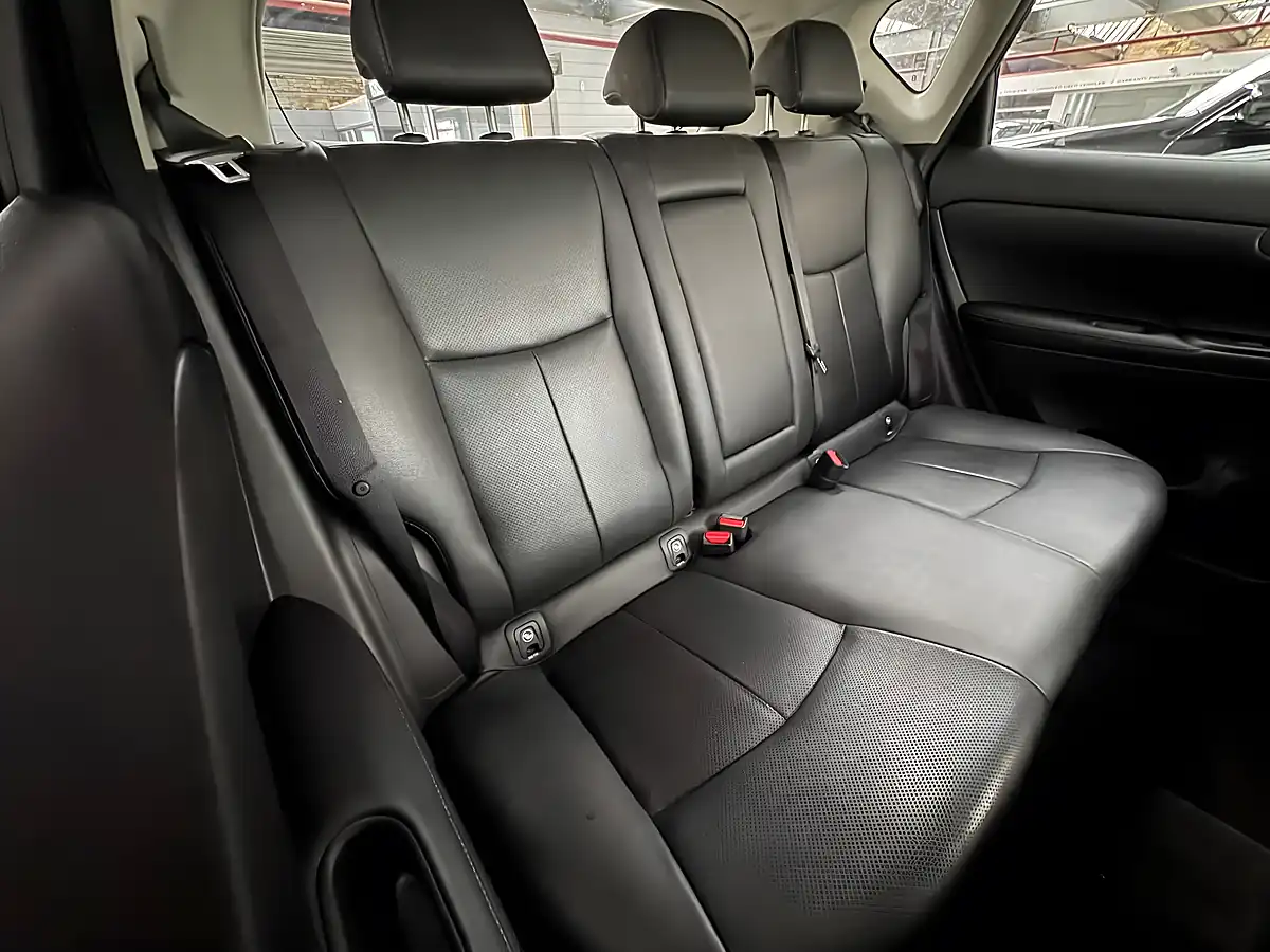 Used 2017 Nissan Pulsar Tekna Blue - Interior and Exterior details 11
