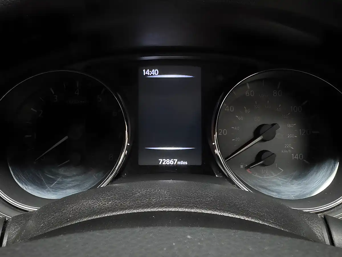Used 2017 Nissan Pulsar Tekna Blue - Interior and Exterior details 12