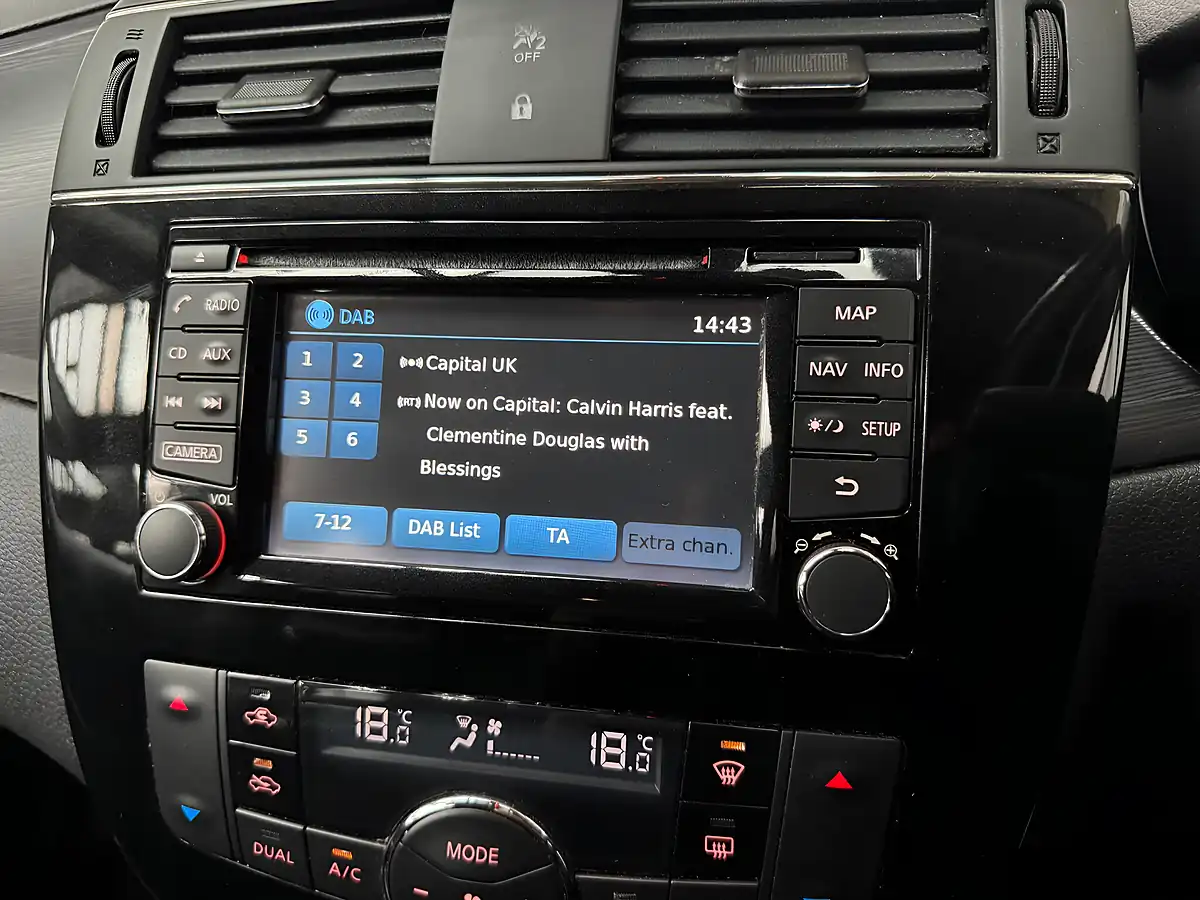 Used 2017 Nissan Pulsar Tekna Blue - Interior and Exterior details 13