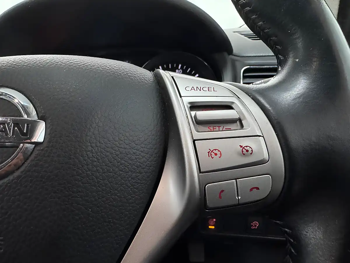 Used 2017 Nissan Pulsar Tekna Blue - Interior and Exterior details 15