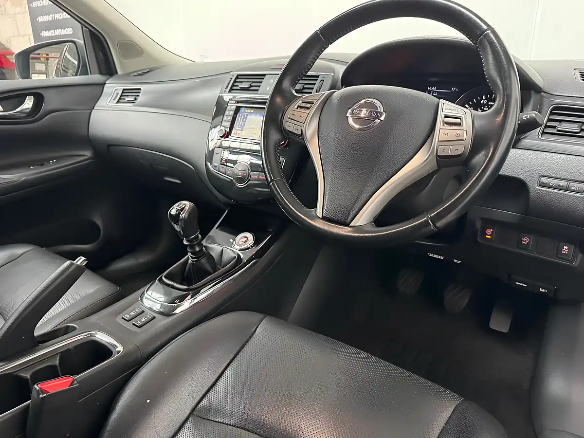 Used 2017 Nissan Pulsar Tekna Blue - Interior and Exterior details 3