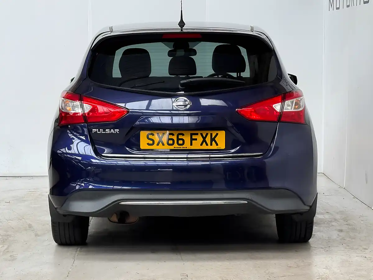 Used 2017 Nissan Pulsar Tekna Blue - Interior and Exterior details 5
