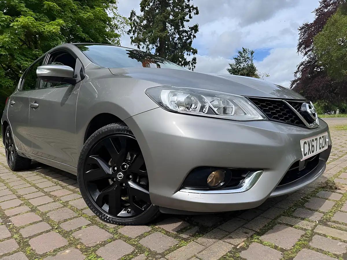 Used 2017 Nissan Pulsar Tekna Grey - Front View
