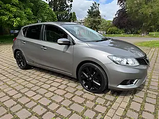 Used 2017 Nissan Pulsar Tekna Grey - Interior and Exterior details 10