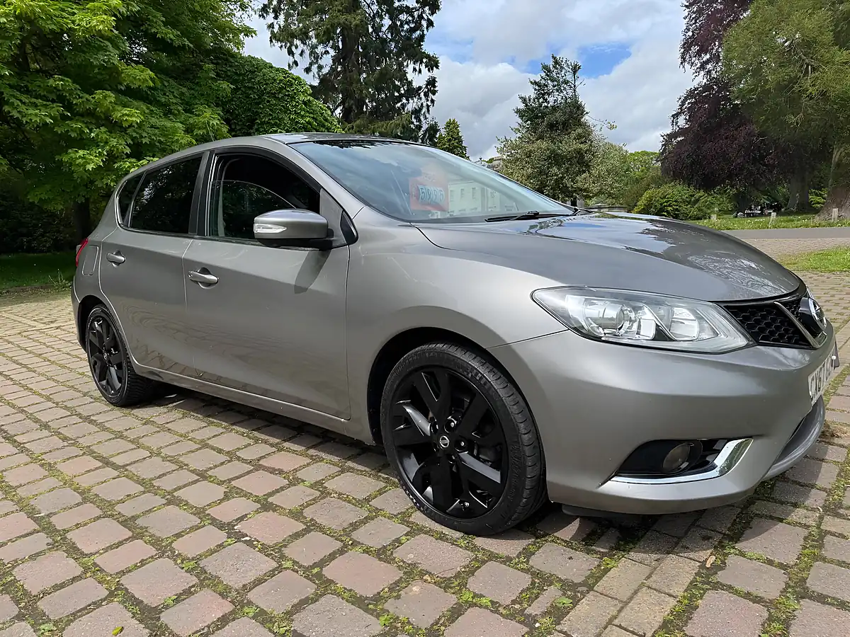 Used 2017 Nissan Pulsar Tekna Grey - Interior and Exterior details 2